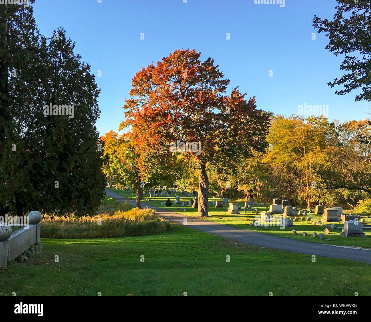 Der South Street Friedhof ist einer der ältesten Friedhöfe in Portsmouth, NH. Es stammt aus dem 18. Jahrhundert und wird gemunkelt, verfolgt werden. Stockfoto