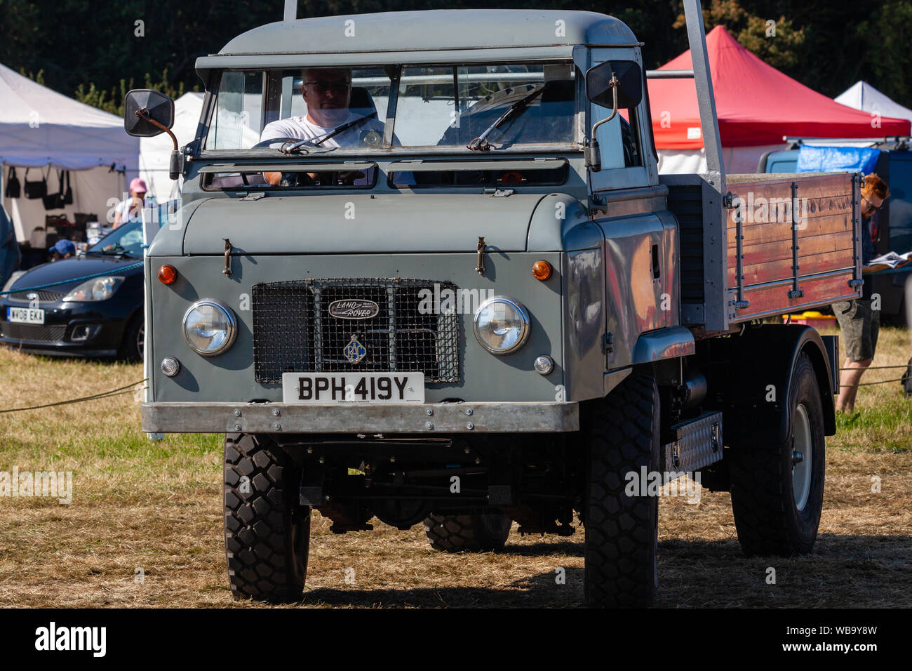 Land Rover Antik Antike land rover -Fotos und -Bildmaterial in hoher Auflösung – Alamy