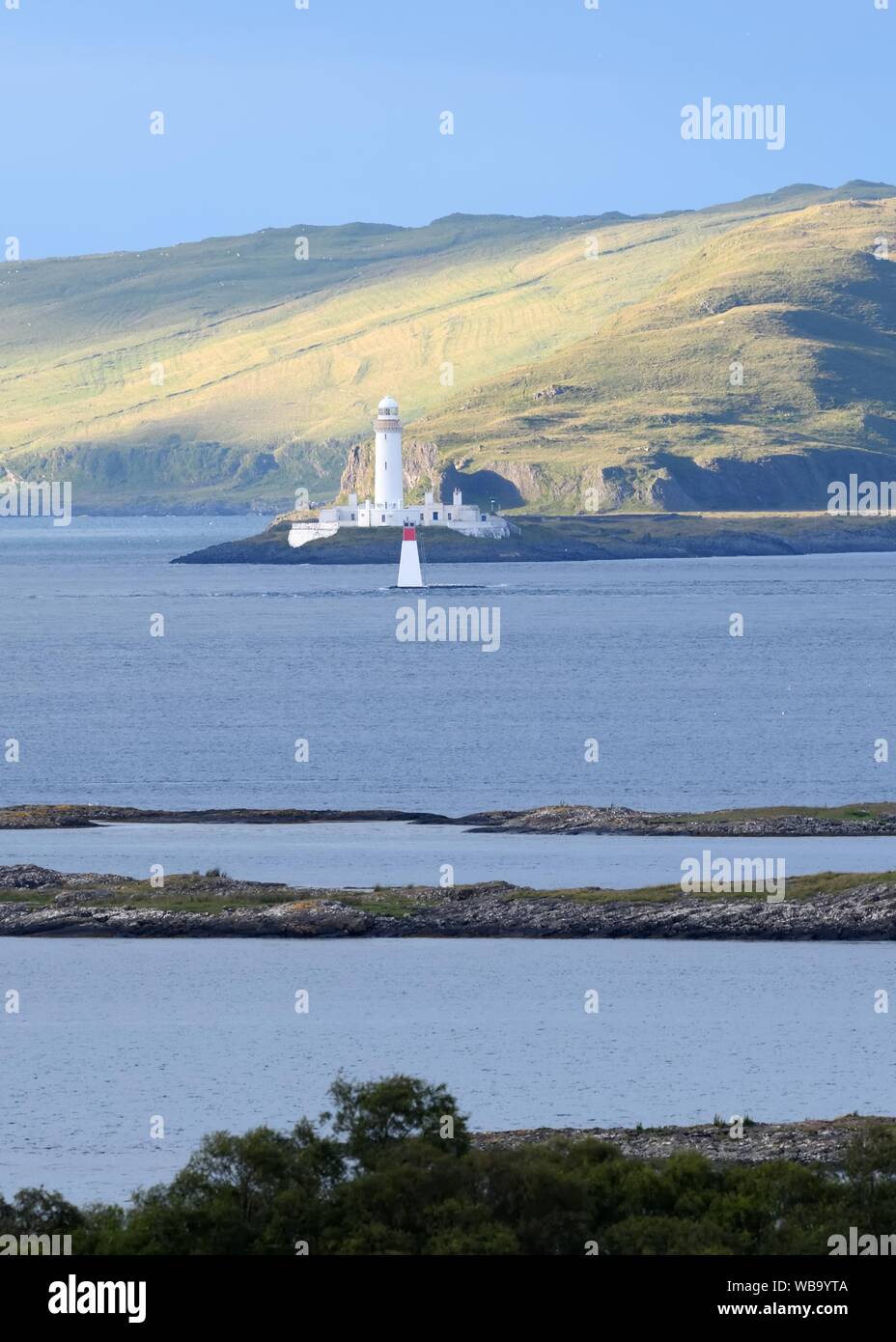Eilean Musdile Leuchtturm oder Lismore Leuchtturm am Eingang zum Loch Linnhe und der Klang der Mull an der Westküste von Schottland, Großbritannien, Europa Stockfoto