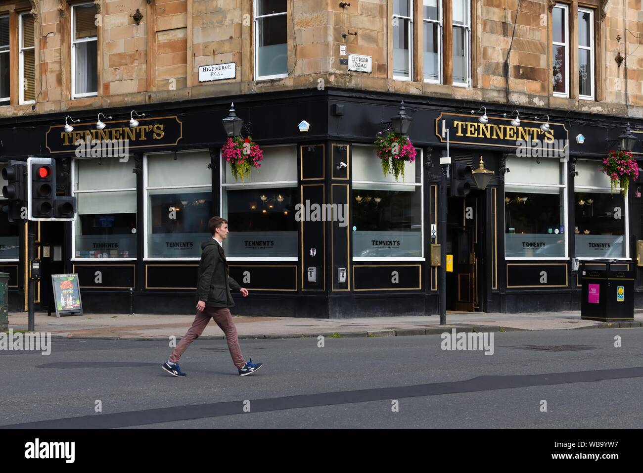 Tennants öffentliche Bar auf der Byres Road, Glasgow, Schottland, Großbritannien Stockfoto