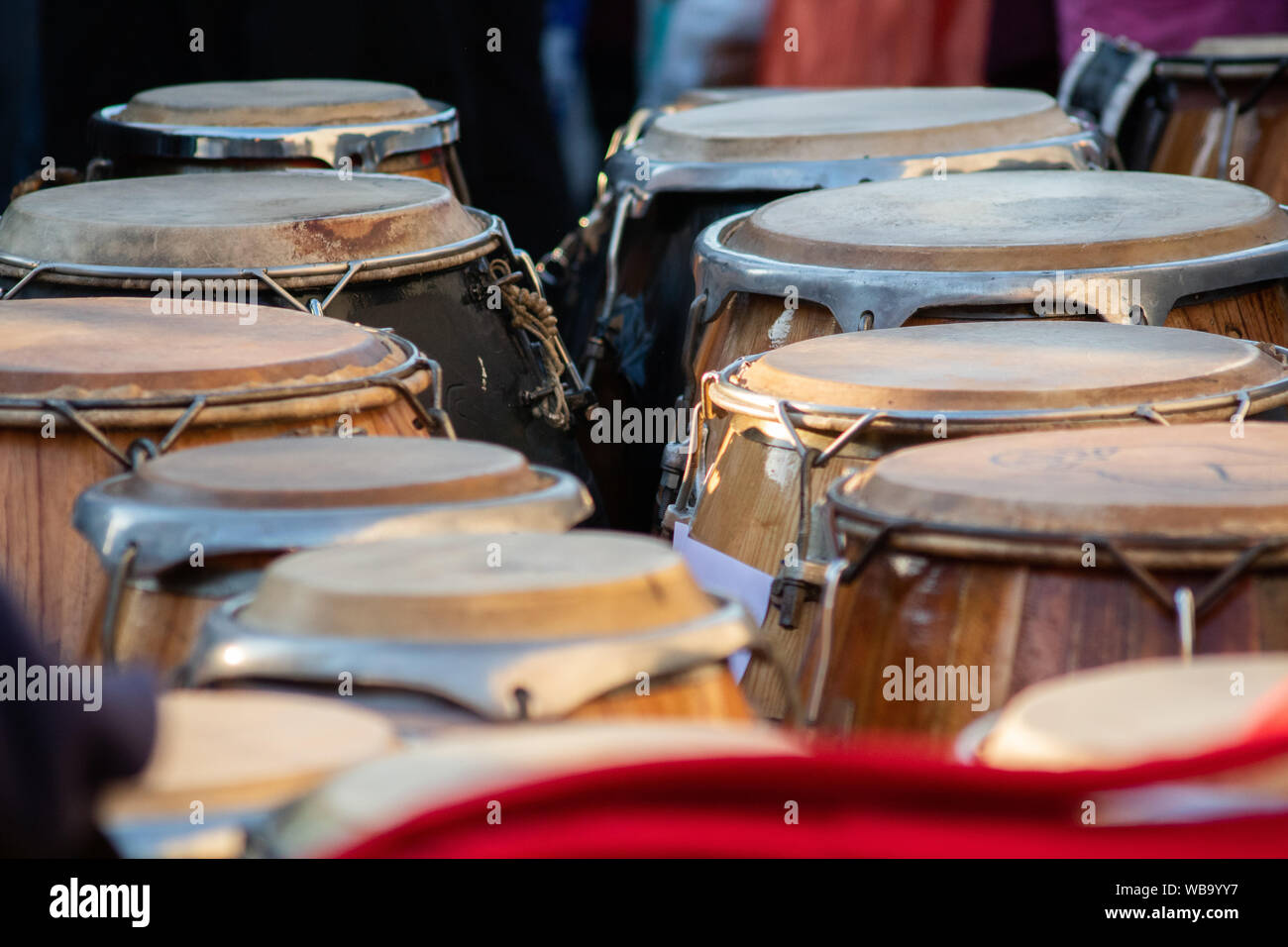 Tambores reposando para tocar Candombe Stockfoto