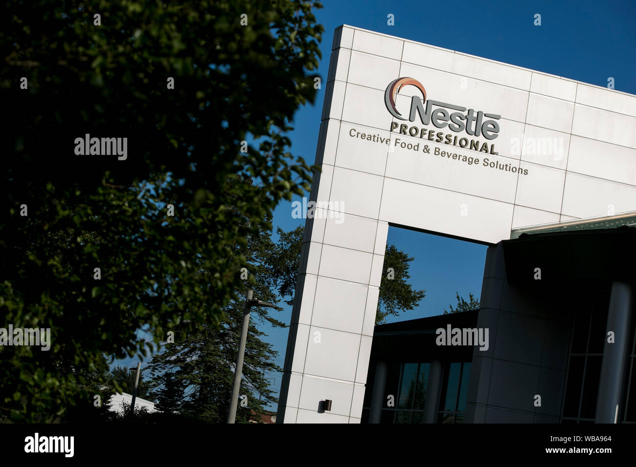 Ein logo Zeichen außerhalb einer Einrichtung, die von Nestle Professional in Solon, Ohio besetzten am 10 August, 2019. Stockfoto