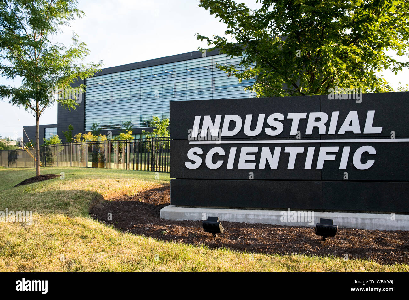 Ein logo Zeichen außerhalb des Hauptquartiers der Industrial Scientific Corporation in Pittsburgh, Pennsylvania am 10. August 2019. Stockfoto