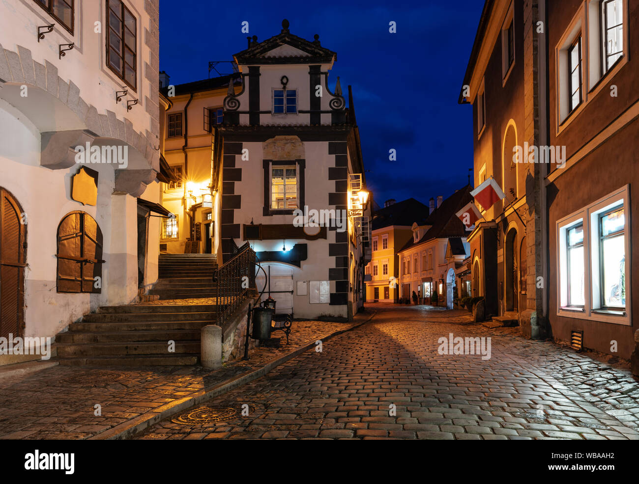 Altstadt Cesky Krumlov in der Tschechischen Republik in der Nacht. Berühmte Ort und Reiseziel in Europa Stockfoto