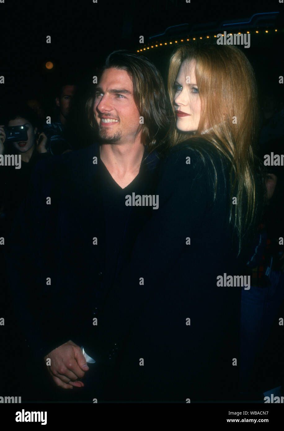 Westwood, Kalifornien, USA, 09. November 1994 Schauspieler Tom Cruise und Schauspielerin Nicole Kidman an Warner Bros. Bilder Weltpremiere von "Interview mit einem Vampir: The Vampire Chronicles' am 9. November 1994 im Regency Dorf Theater in Westwood, Kalifornien, USA. Foto von Barry King/Alamy Stock Foto Stockfoto