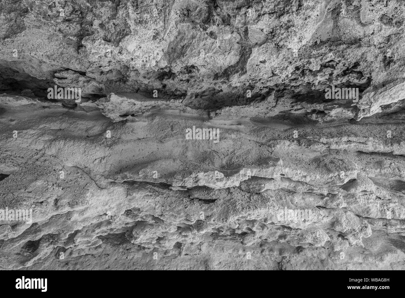 Sandstein. Die Struktur von Naturstein. Natürliche erosion. Hintergrund. Schwarz und Weiß. Stockfoto