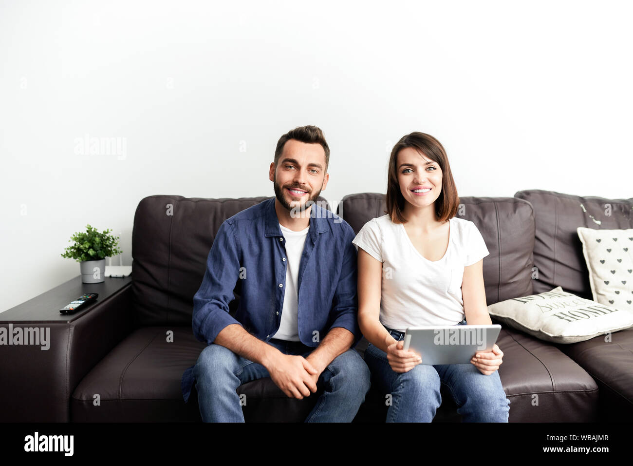 Porträt eines jungen Paares zu Hause Stockfoto