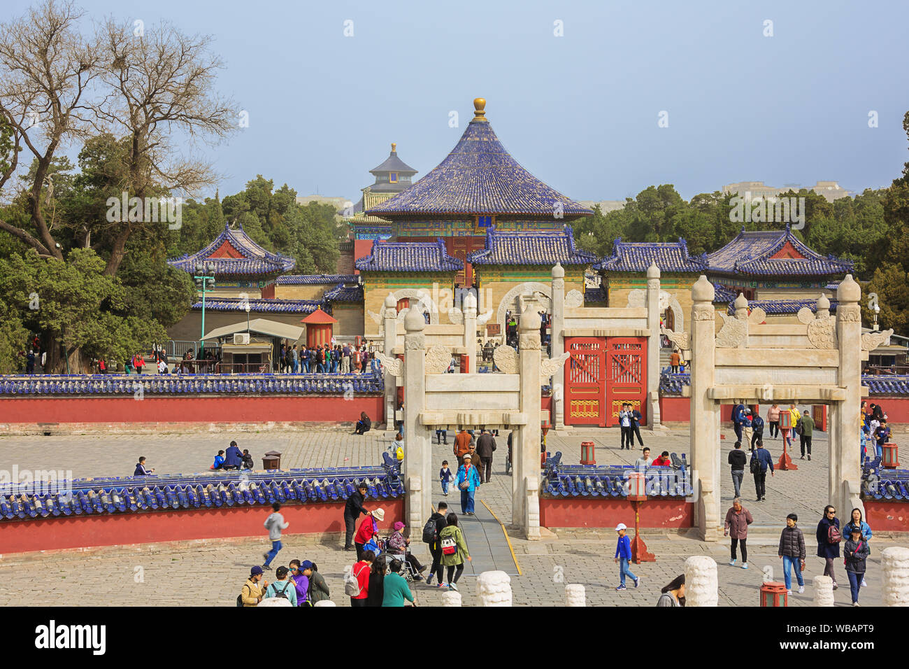 Editorial: Beijing, China, April 5, 2019 - Blick von der Altar mit Teil des kreisförmigen Damm im Komplex der Himmelstempel in Peking Stockfoto