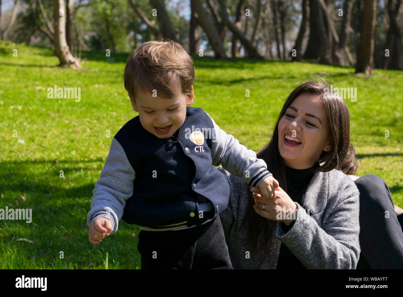 Mutter und Kind Foto im Frühjahr Stockfoto