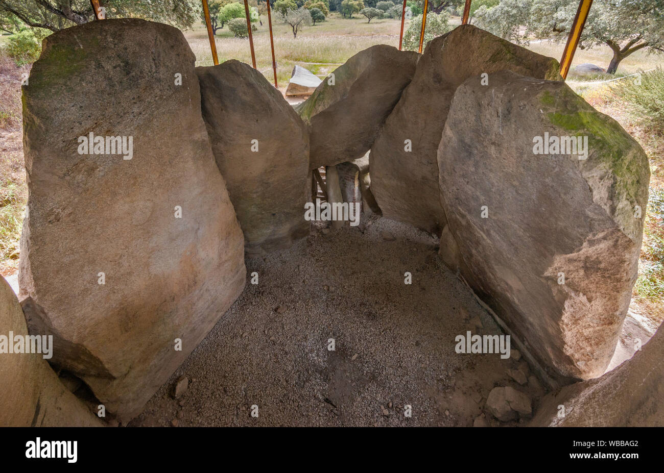 Anta Grande de Zambujeiro, Zambujeiro Dolmen, Grabkammer, Beerdigung Megalith-monument vor 6000 Jahren erbaut, in der Nähe von Évora, Alentejo Central, Portugal Stockfoto