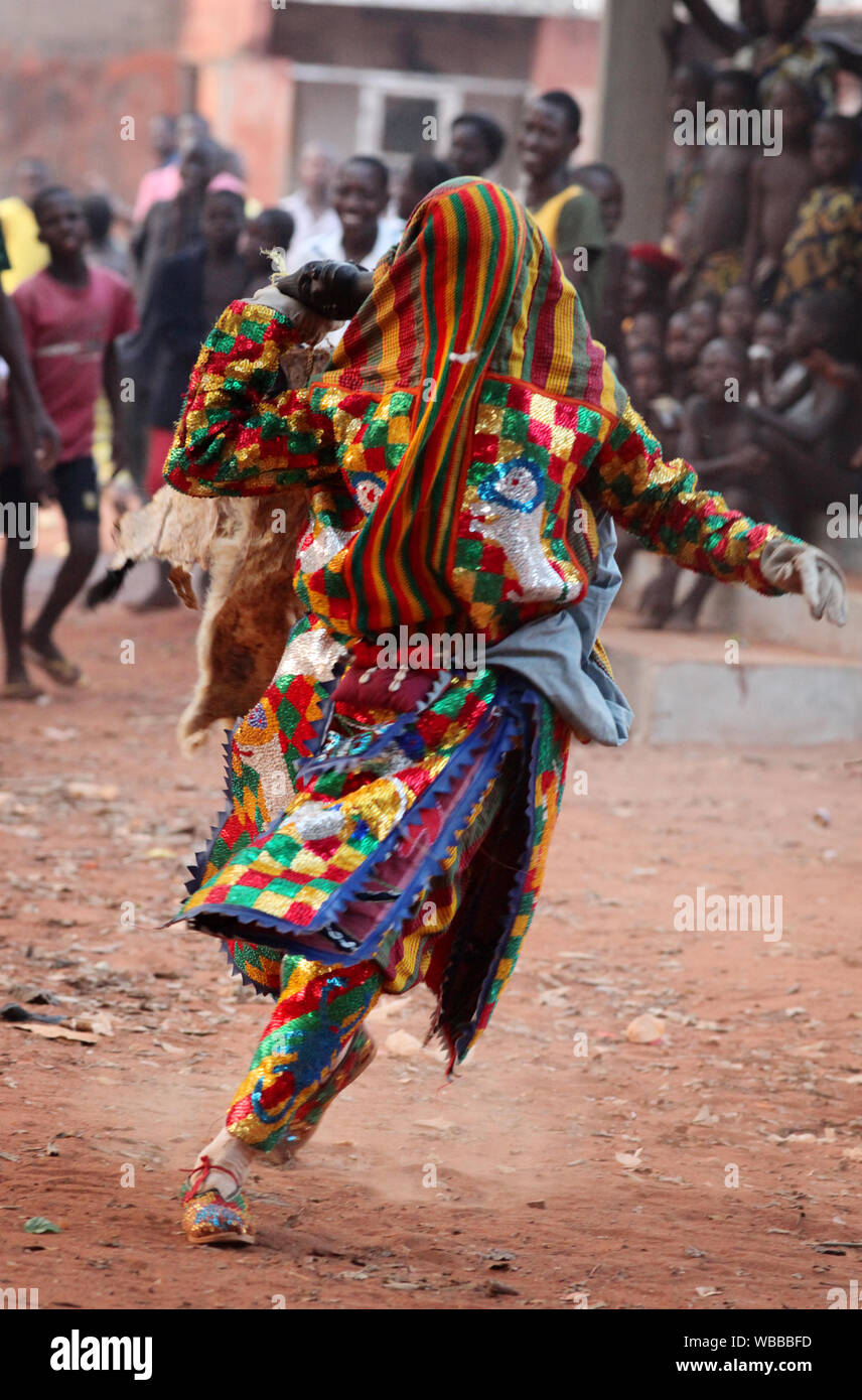 Zeremonielle Egungun voodoo Maske Tanz in Benin, Afrika Stockfoto