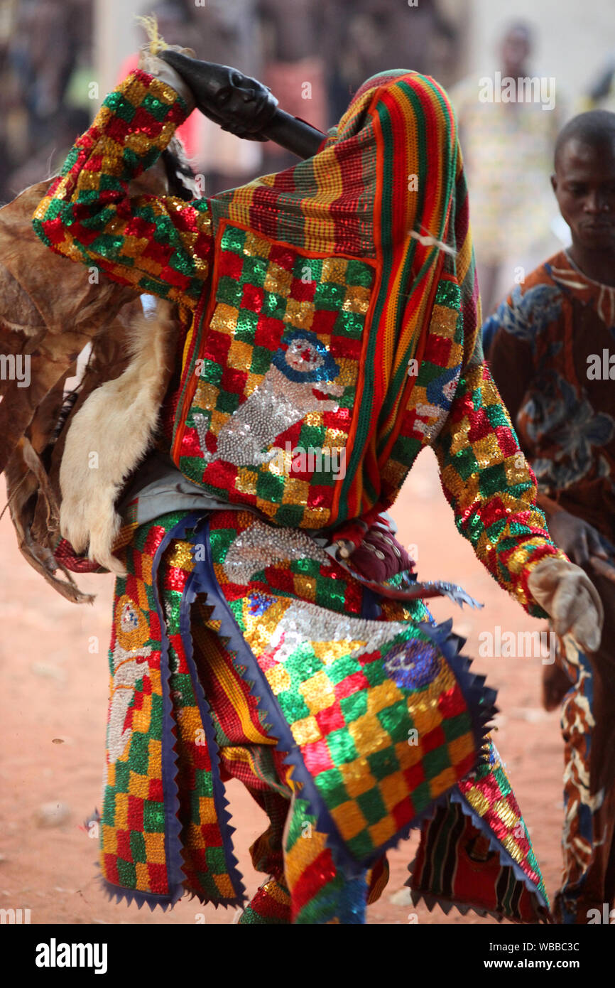Zeremonielle Egungun voodoo Maske Tanz in Benin, Afrika Stockfoto