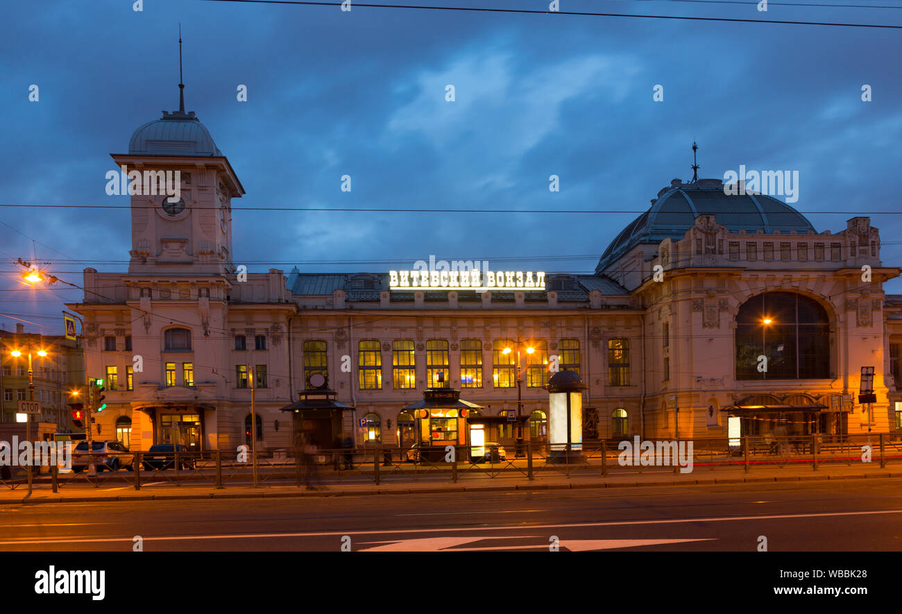 Nacht Bahnhof Vitebsky Bahnhof in St. Petersburg, Russland Stockfoto