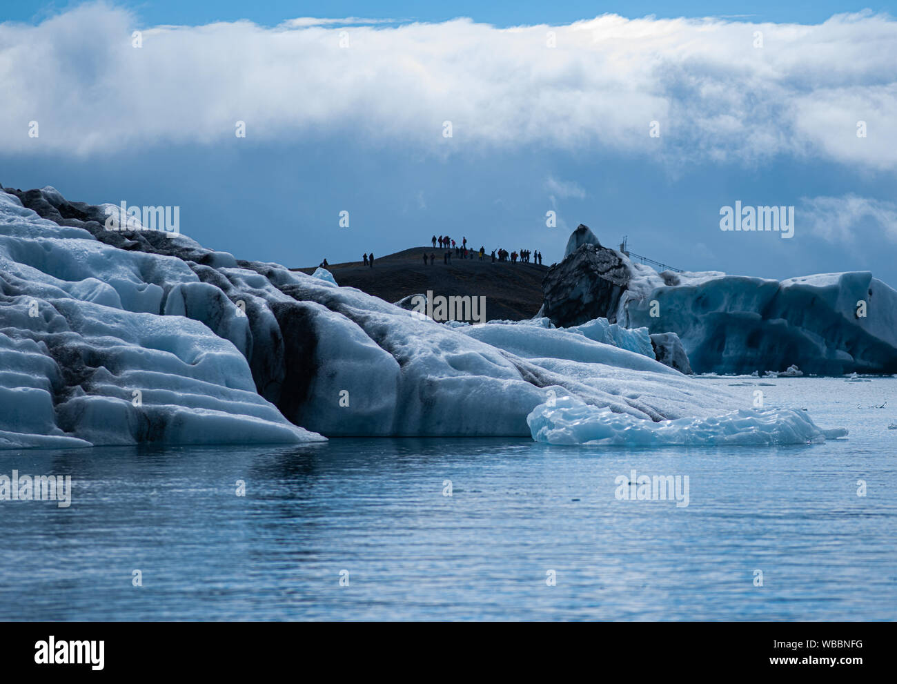 Touristen, die in der jökulsárlón See Islands Stockfoto