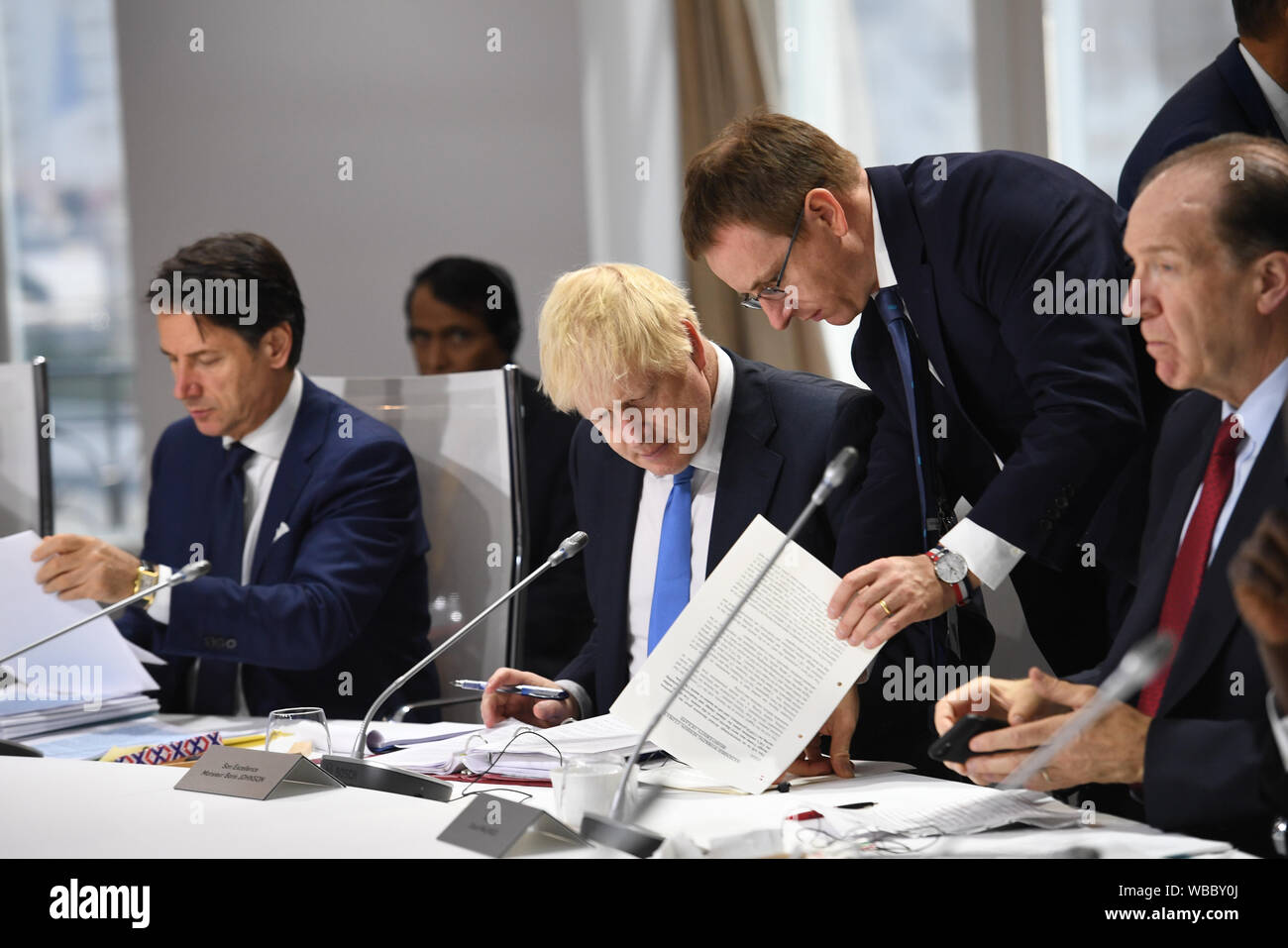 Premierminister Boris Johnson während einer ausgedehnten Arbeitssitzung am Klima, Biodiversität und Ozeane als Teil der G7-Gipfel in Biarritz, Frankreich. Stockfoto