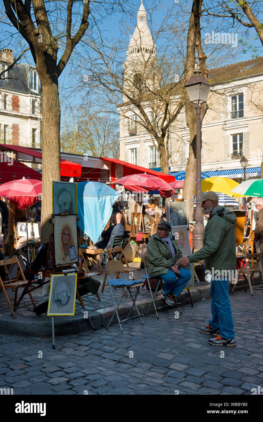 Street Artists in belebten Platz Place du Tertre. Viertel Montmartre Paris, Frankreich Stockfoto