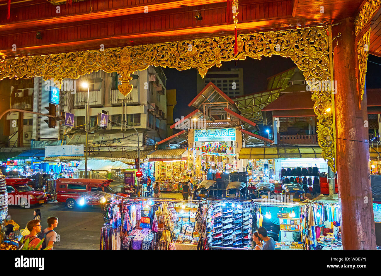 CHIANG MAI, THAILAND - 2. Mai 2019: Der Blick auf den Pavillon der Ei Nacht Markt von den geschnitzten Halle Night Bazaar Shopping Center, am 2. Mai in Chi Stockfoto