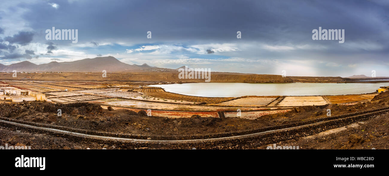 Salinas de Janubio, alte Salz Bergbau auf Lanzarote, Kanarische Inseln, Spanien. Stockfoto