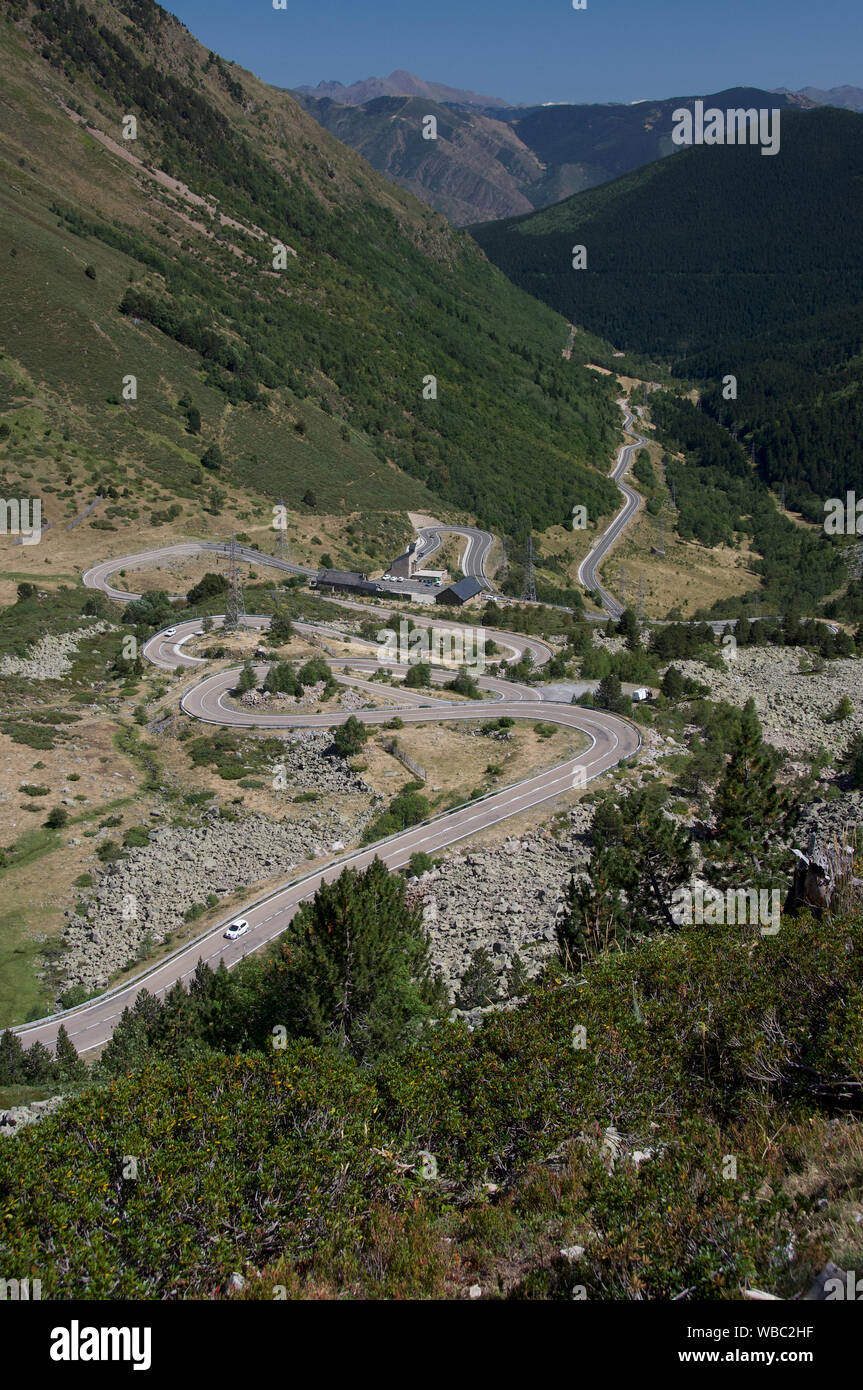 Die spektakuläre Kurven des Port de Bonaigua pass in Katalonien, Spanien Stockfoto