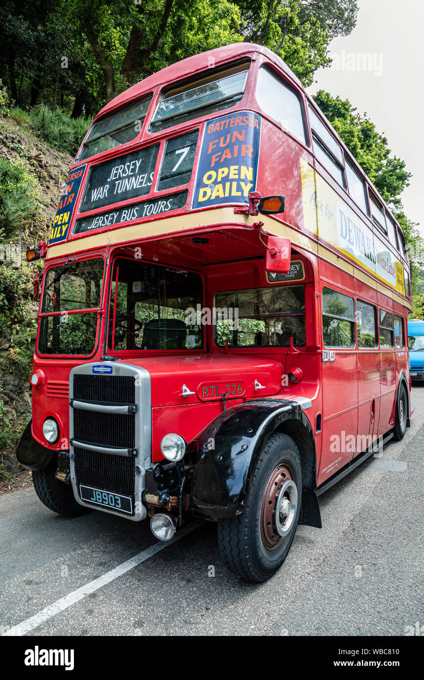 London routemaster doppeldeckerbus -Fotos und -Bildmaterial in hoher ...