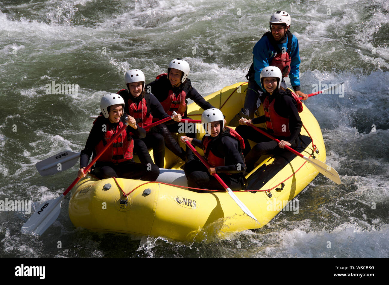 Touristen versuchen, White Water Rafting auf dem Noguera Pallaresa Stockfoto