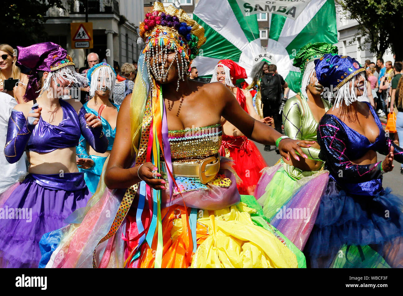 LONDON - 29.August: Darsteller Teil am zweiten Tag der Notting Hill Carnival, der größten in Europa, am 29. August 2016 in London, Großbritannien. Karneval dauert Stockfoto