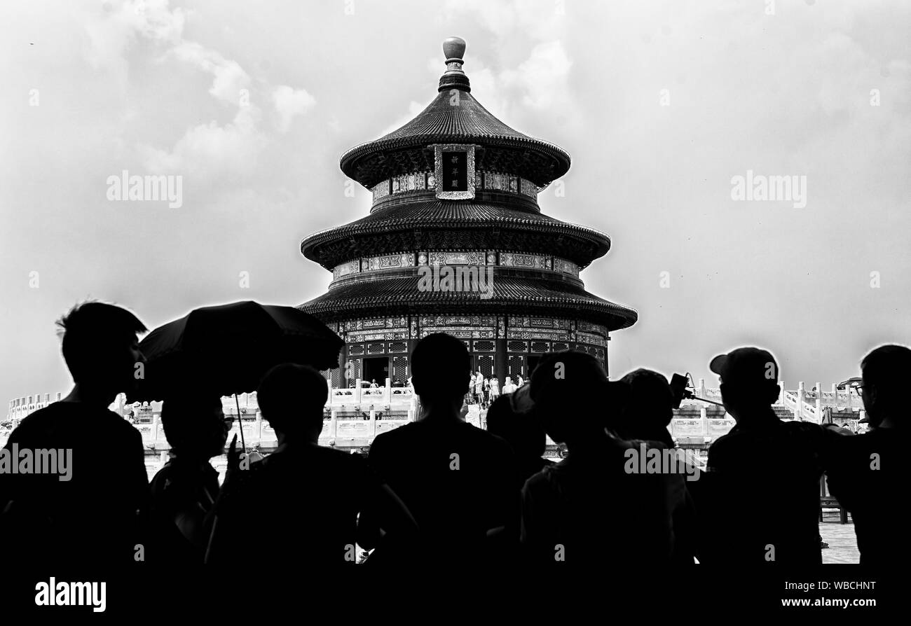 Touristen, die in der Himmelstempel in Peking, China Stockfoto