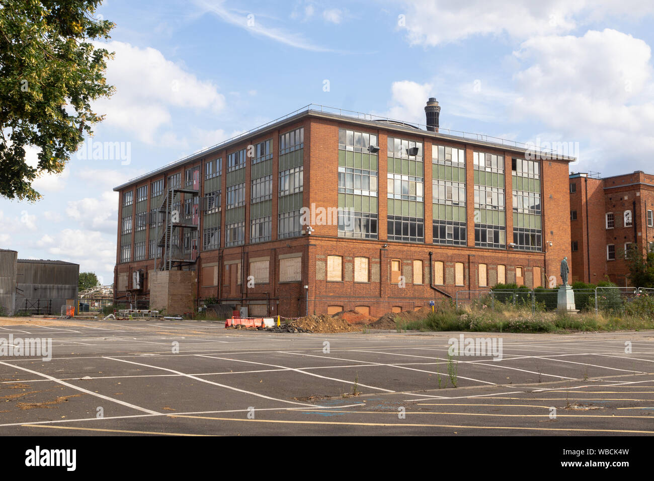 Die Horlick's Factory, Slough, Berkshire, wurde inzwischen außer Betrieb genommen. Dieses Gebäude wurde zur Vorbereitung der Umgestaltung des Standorts abgerissen. Stockfoto