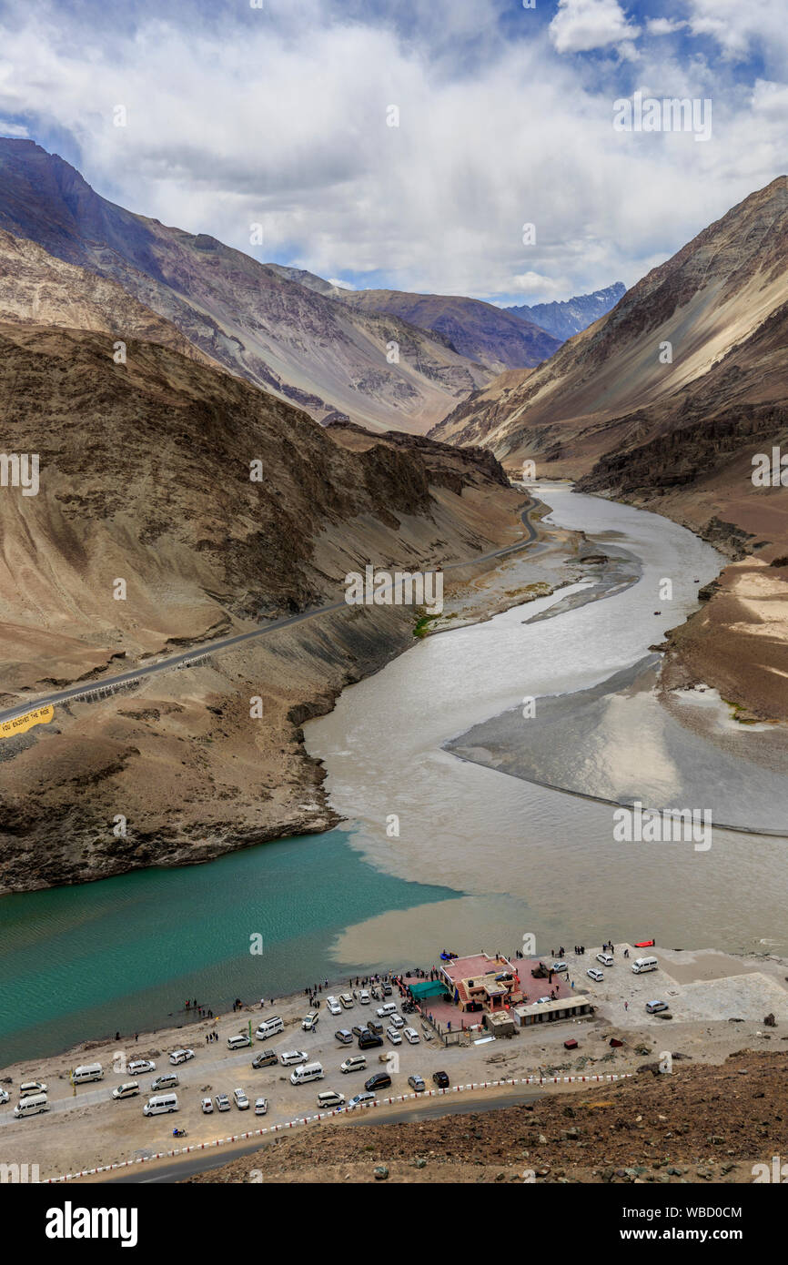 Zusammenfluss von Zanskar und Indus in Leh, Ladakh, Indien Stockfoto