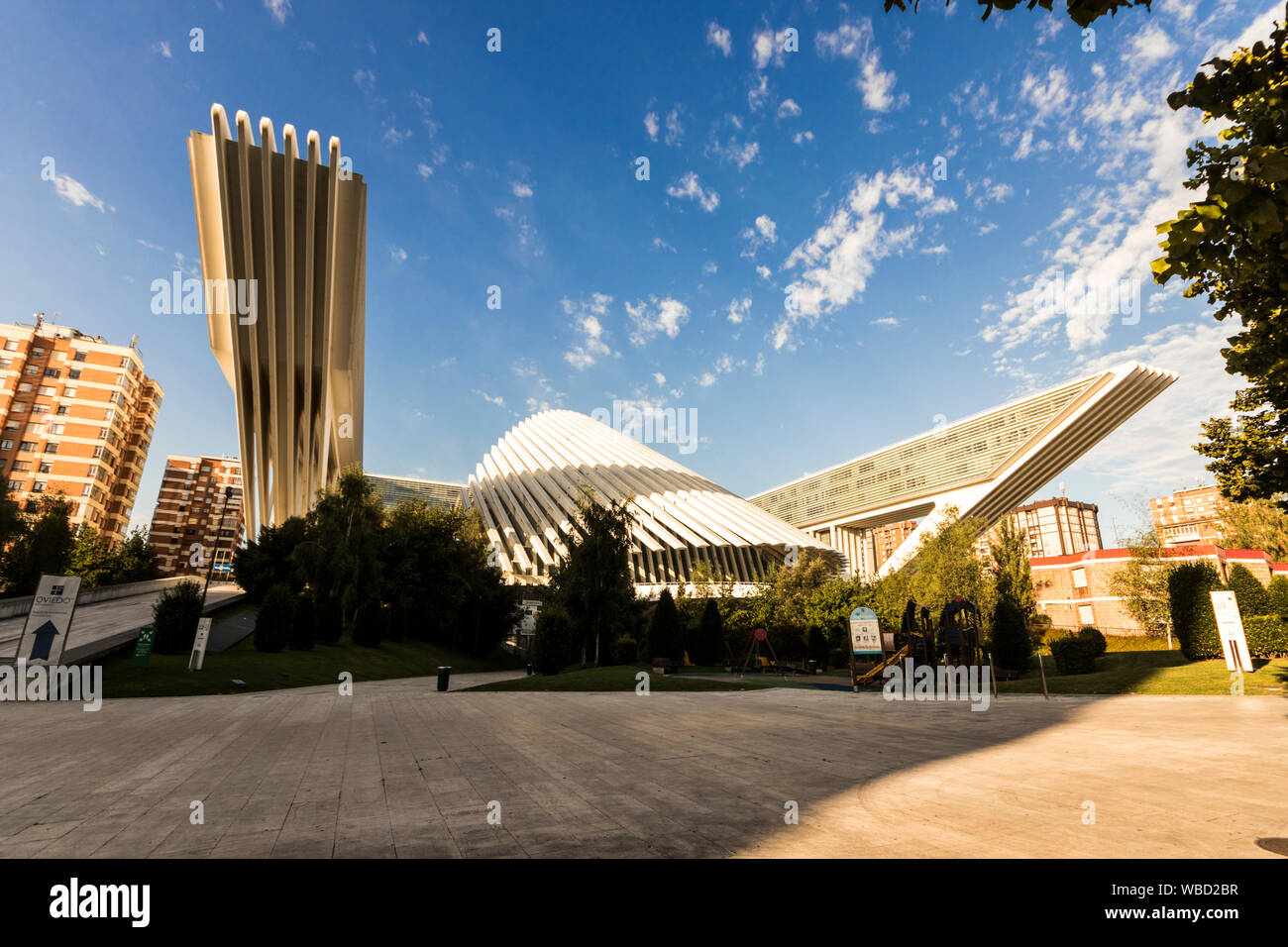 Oviedo, Spanien. Der Palacio de Congresos (Kongresszentrum), entworfen von spanischen Architekten Santiago Calatrava. Stockfoto