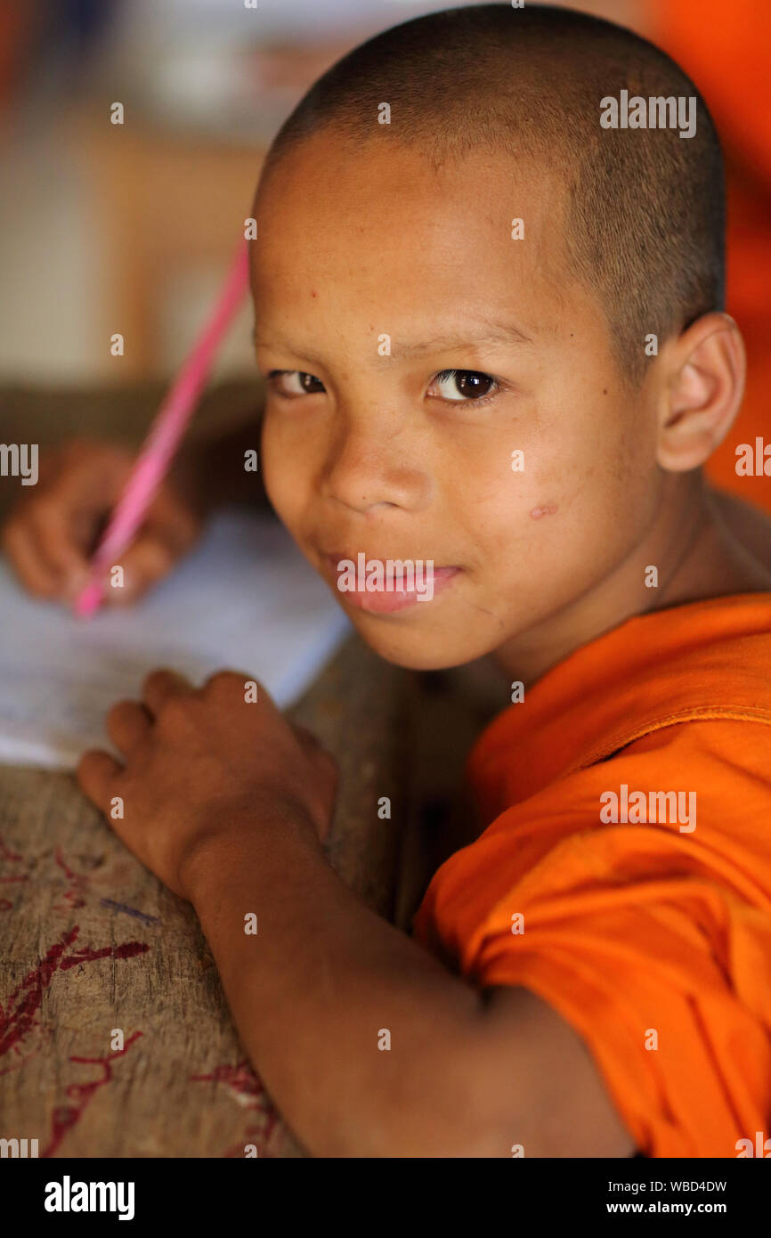 Buddhistische Anfänger in einem klösterlichen Schule in Luang Prabang, Laos. Buddhismus ist ein wichtiger Teil des täglichen Lebens in Luang Prabang Stockfoto