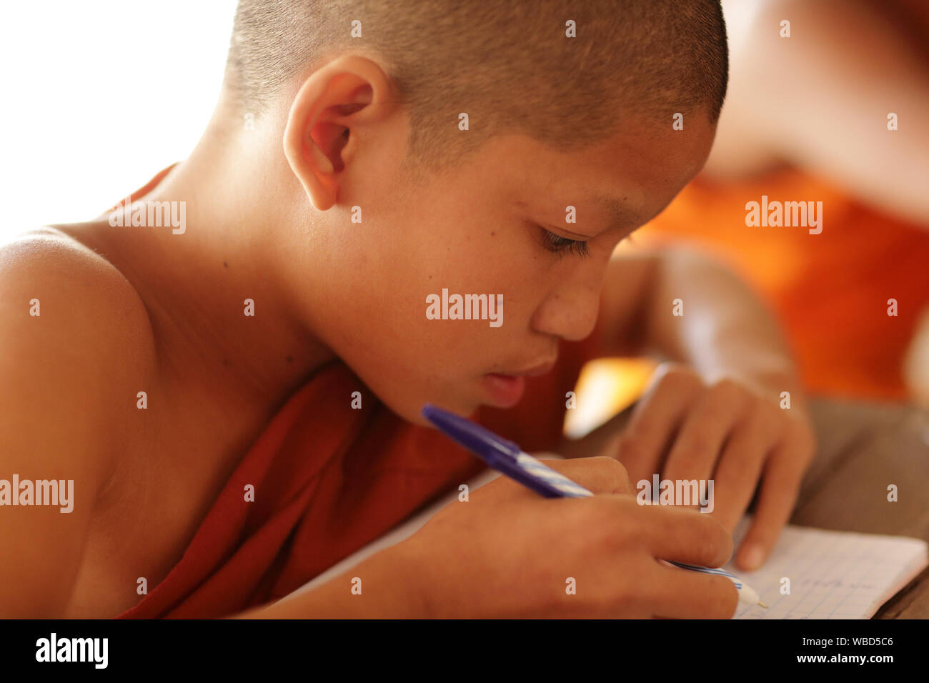 Buddhistische Anfänger in einem klösterlichen Schule in Luang Prabang, Laos. Buddhismus ist ein wichtiger Teil des täglichen Lebens in Luang Prabang Stockfoto