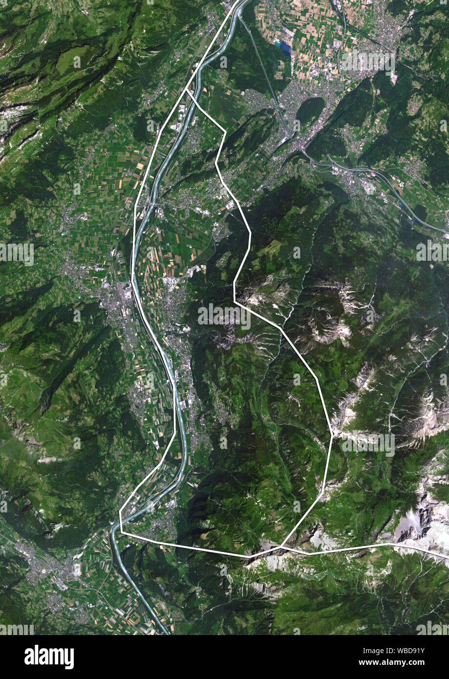 Farbe Satellitenbild von Liechtenstein (mit administrativen Grenzen). Dieses Bild wurde aus Daten von Sentinel-2 Satelliten erfassten zusammengestellt. Stockfoto