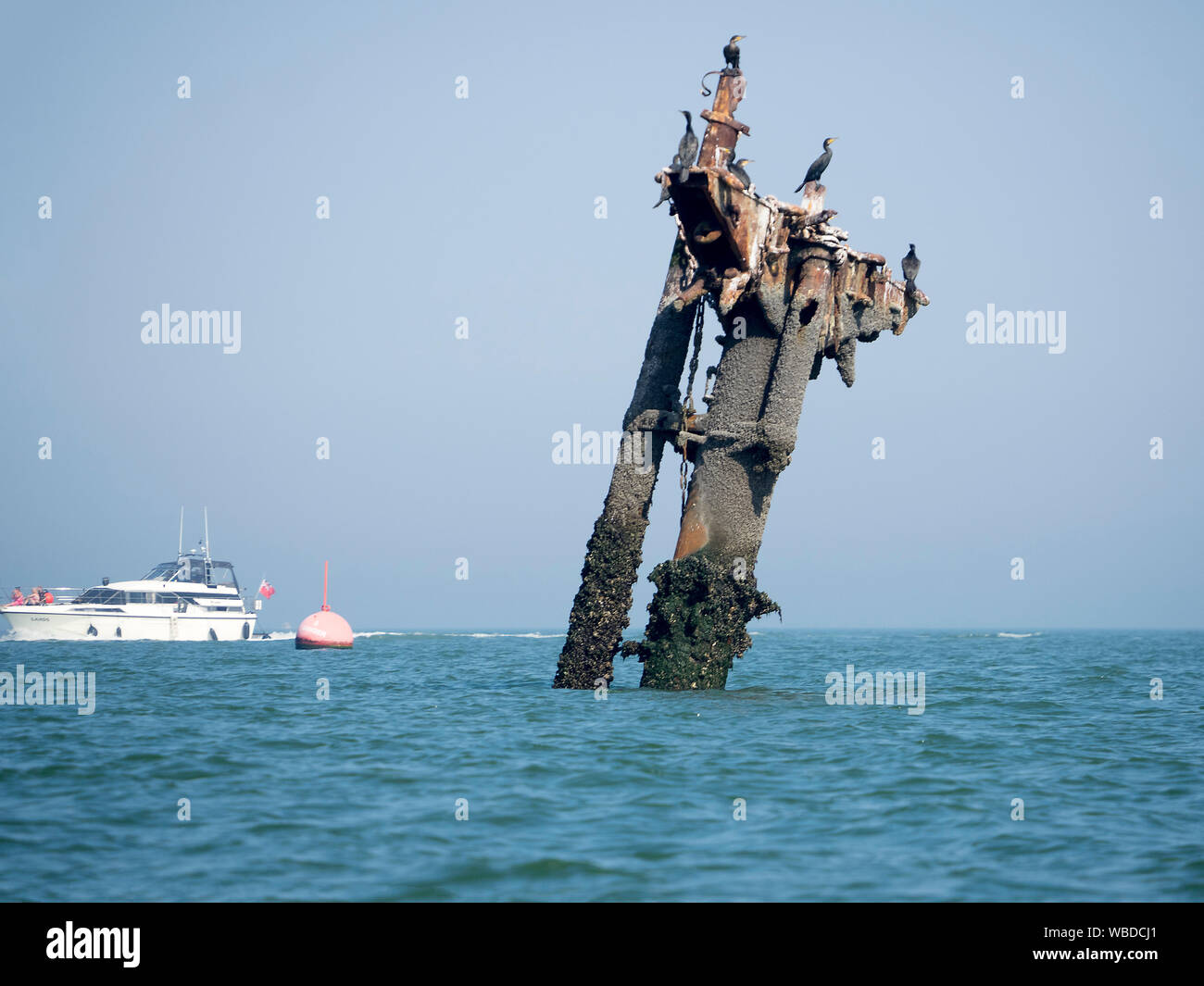 Sheerness, Kent, Großbritannien. 26 August, 2019. Die sich verschlechternde Wrack der SS Richard Montgomery vom Boot heute genommen, das liegt 1,5 Meilen nördlich von Sheerness, Kent. August markiert den 75. Jahrestag der Havarie Havarie mit 1.400 Tonnen Sprengstoff an Bord, mit Experten über unterteilt, was über ihre Zukunft zu tun. Credit: James Bell/Alamy leben Nachrichten Stockfoto