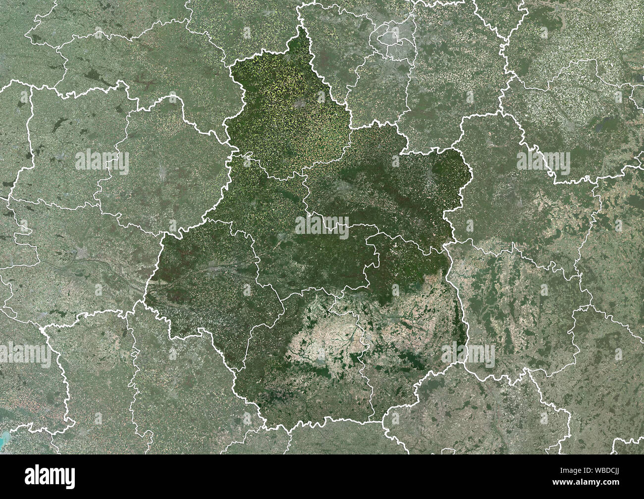 Farbe Satellitenbild der Region Center-Val de Loire in Frankreich (mit administrativen Grenzen). Dieses Bild wurde von der im Jahr 2018 von Sentinel-2 Satelliten erfassten zusammengestellt. Stockfoto