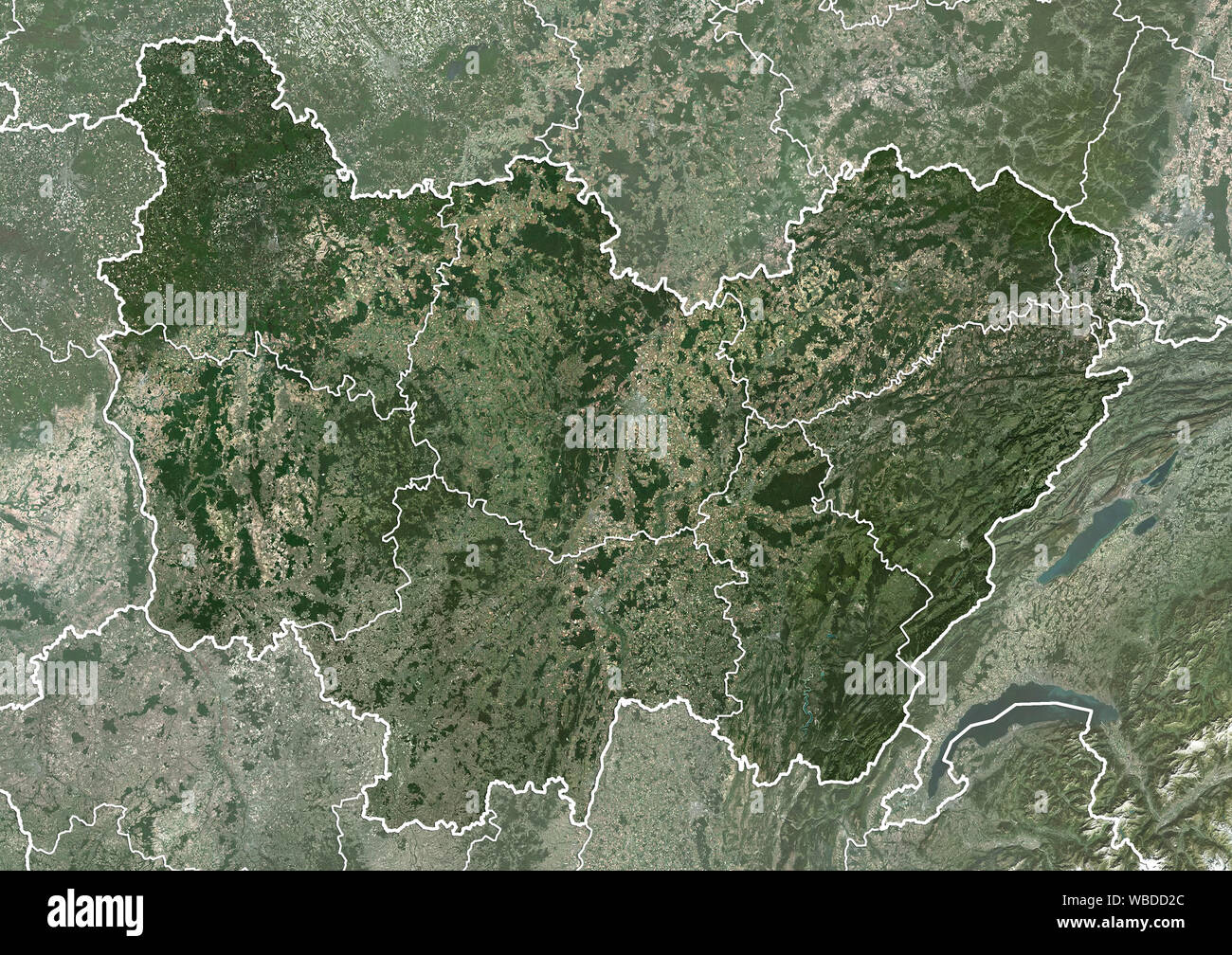 Farbe Satellitenbild der Region Bourgogne-Franche-Comte, Frankreich (mit administrativen Grenzen). Dieses Bild wurde von der im Jahr 2018 von Sentinel-2 Satelliten erfassten zusammengestellt. Stockfoto