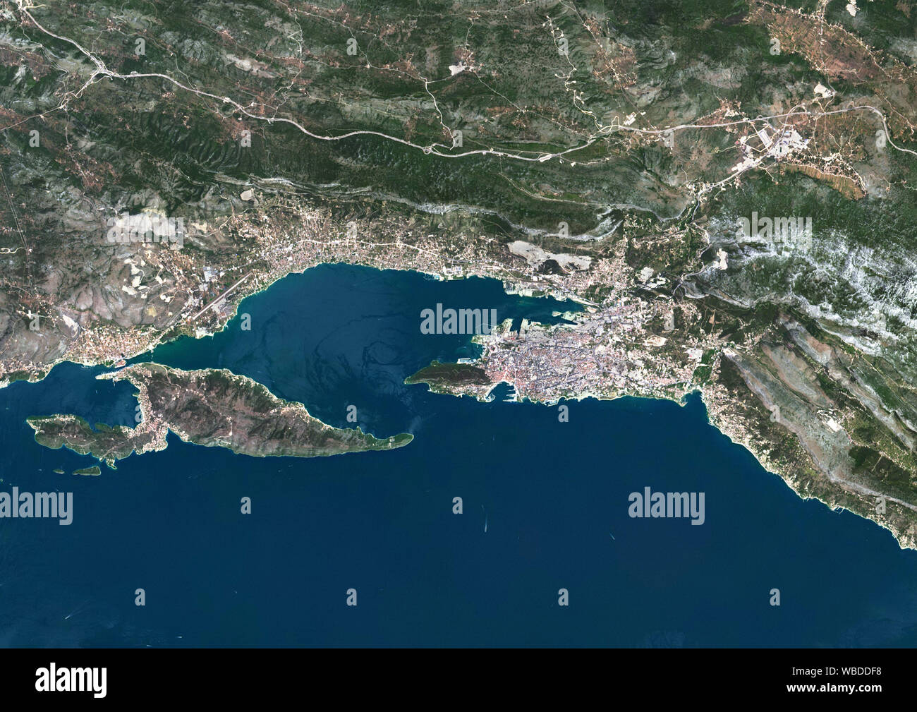 Farbe Satellitenbild von Split, Kroatien, auf einer kleinen Halbinsel am östlichen Ufer der Adria. Bild am 6. August 2016 gesammelt von Landsat 8 Satelliten. Stockfoto