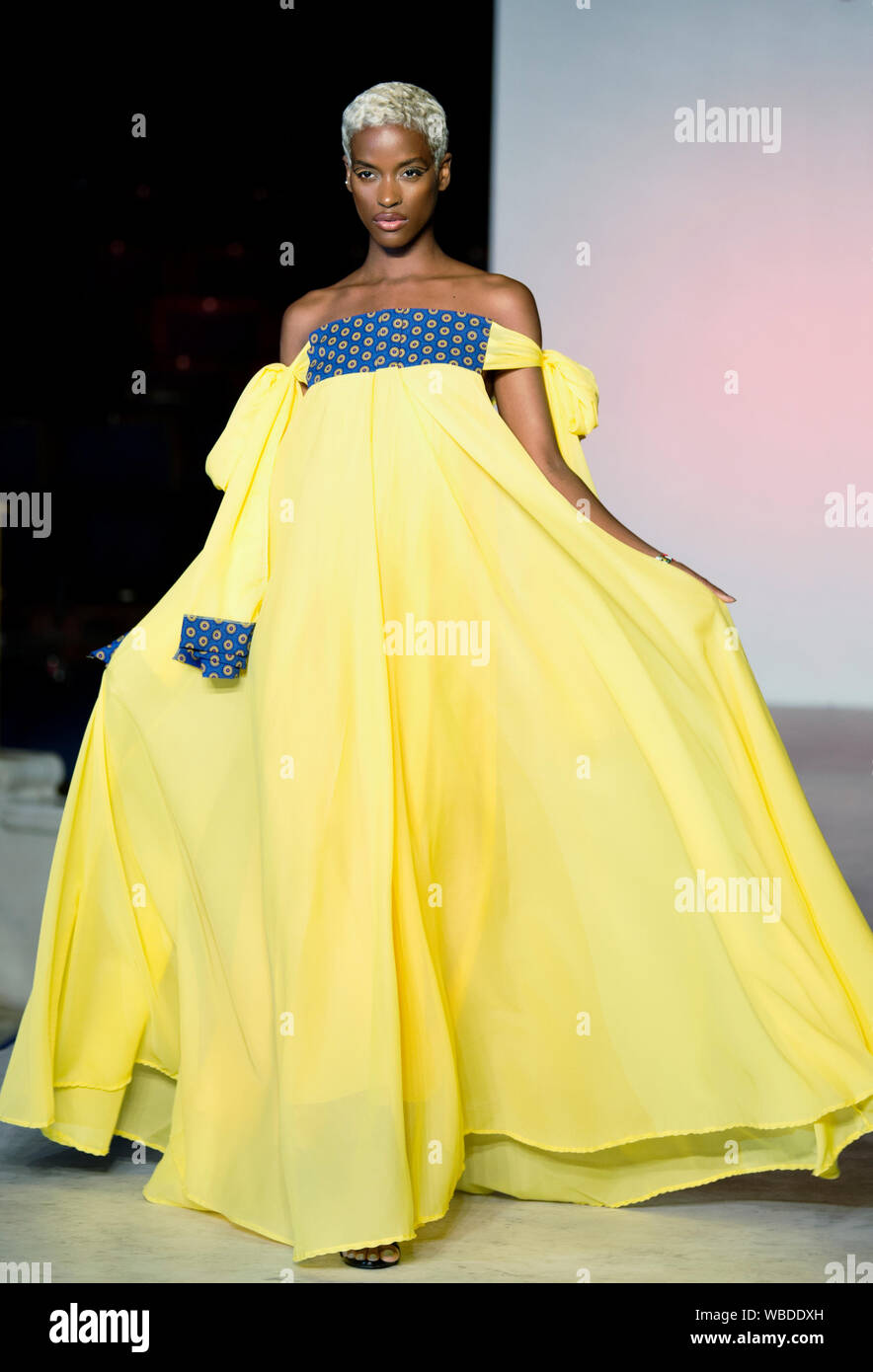 Afrika Fashion Show London 2019. Gewähltes Bild vom Start- und Landebahn erscheinen Designer Trends & brillante Ausdrucke. Stockfoto