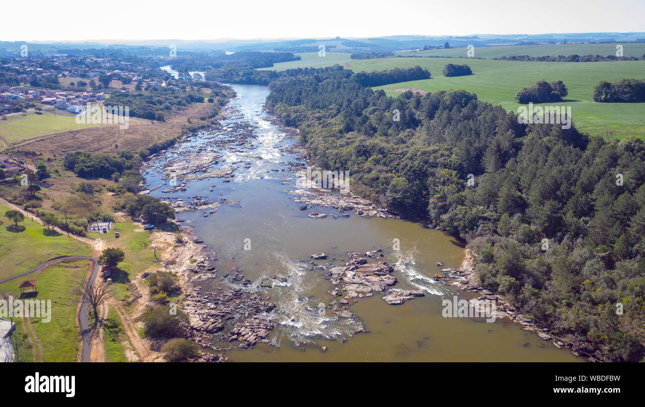 Flug über die tibagi River im Tibagi Stadt Parana, Brasilien. Stockfoto