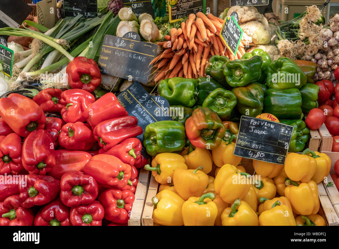 Markt mit Gemüse, Place Richelme, Aix-en-Provence, Frankreich Stockfoto