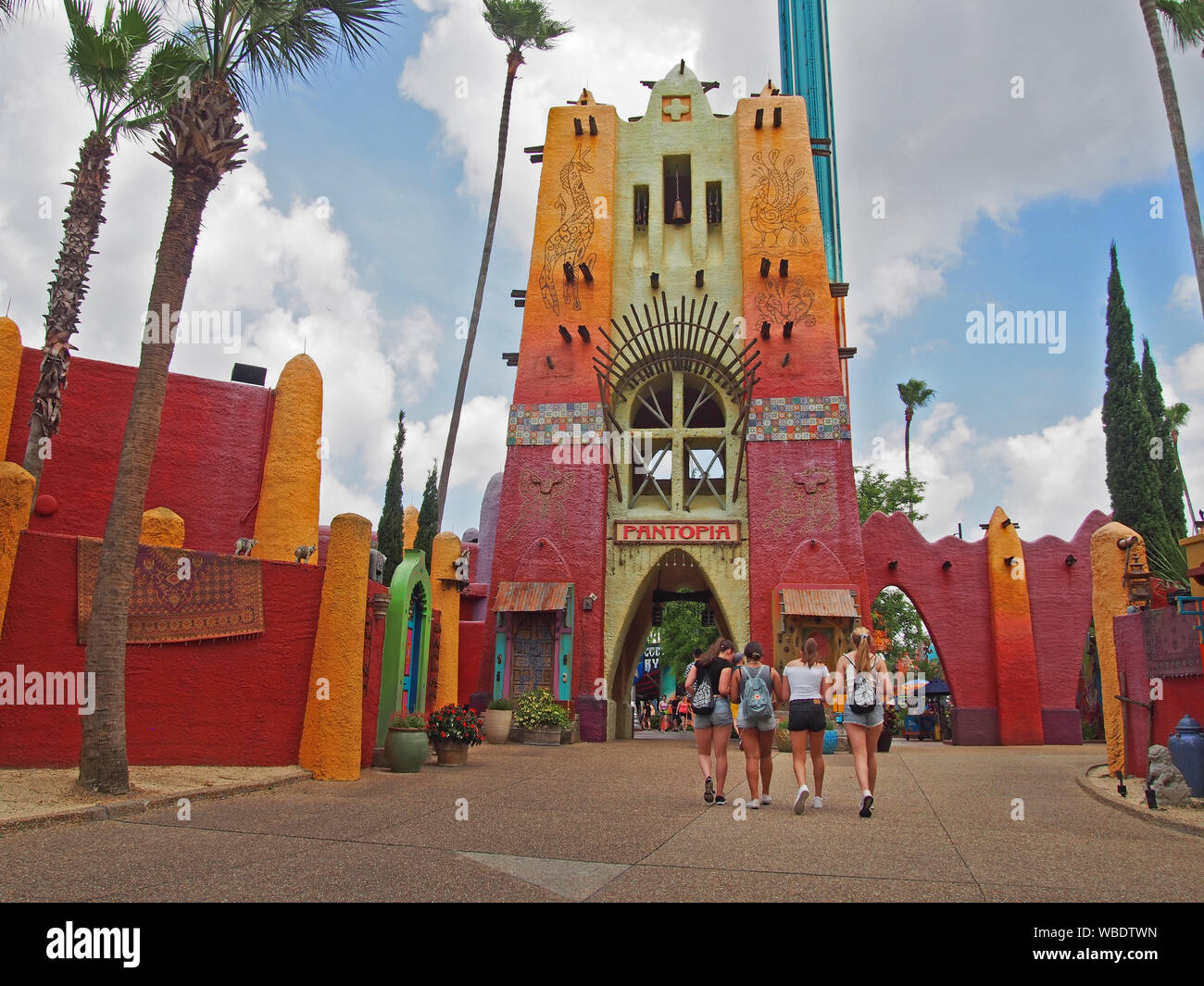 Eingang Pantopia in Busch Gardens Tampa, USA, Juni 20, 2019, © katharine Andriotis Stockfoto