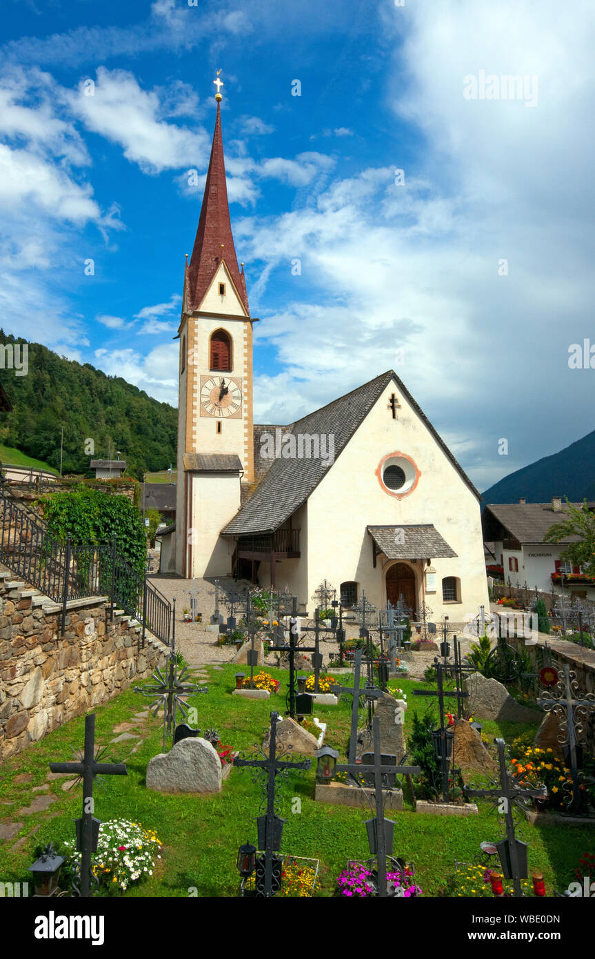 Kirche von San Nicolò (St. Nikolaus) in Val d'Ultimo (Ultental), Bozen, Trentino Alto Adige Stockfoto