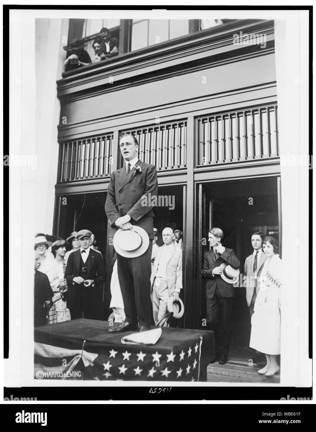 Franklin D. Rooosevelt, full-length Portrait, sprechen von einer Plattform, die leicht nach links, während Kampagne Abstract / Medium: 1 Fotoabzug. Stockfoto