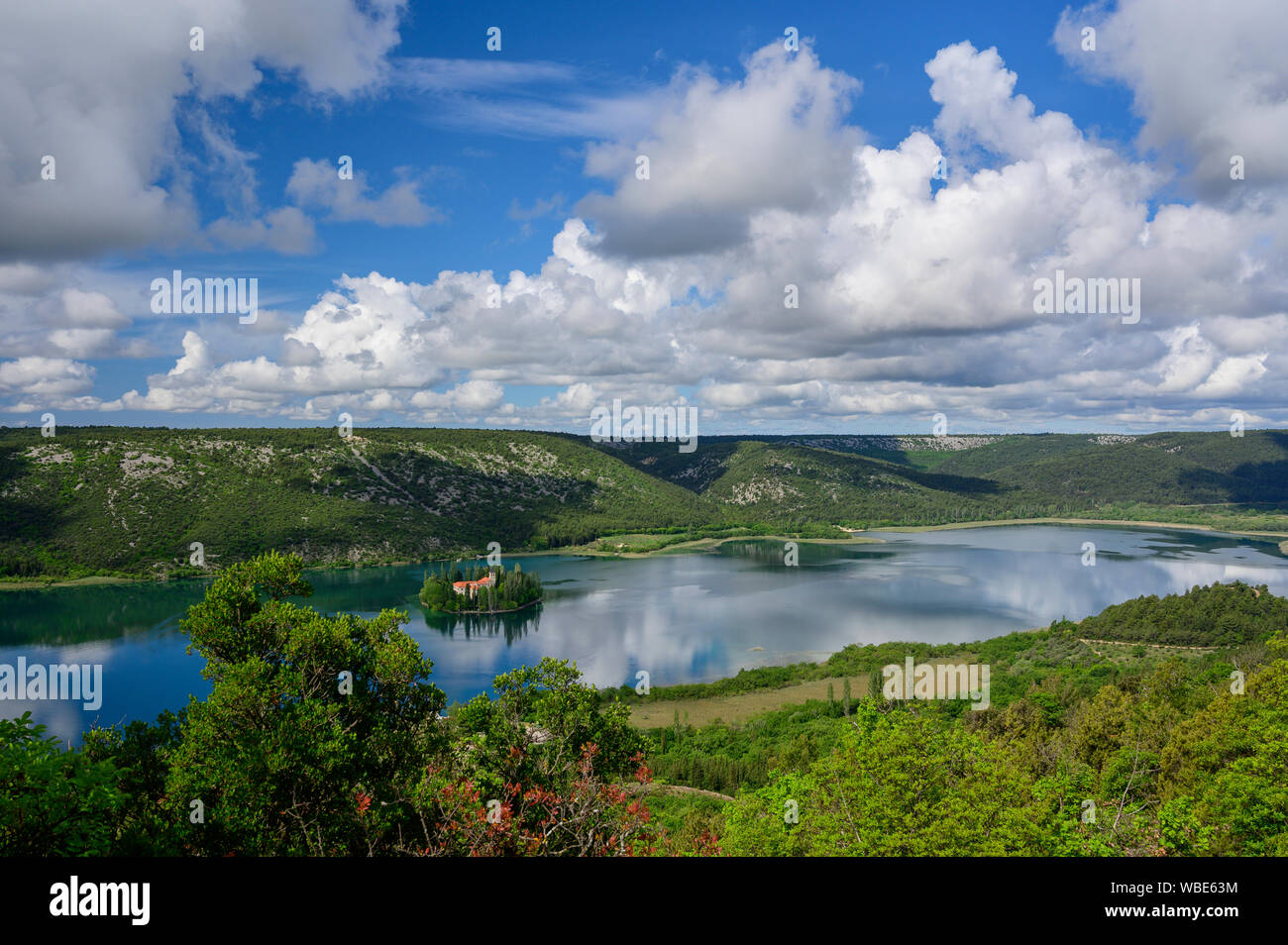 Europa, Europa, Kroatien, Dalmatien, Nationalpark Sibenik-Knin CountyKrka Visovac Kloster, Franziskanerkloster, Insel Visovac, Stockfoto