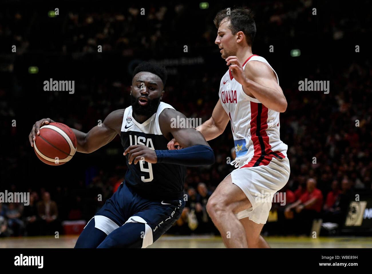 Sydney, Australien. 26 Aug, 2019. Internationalen Basketball, Vereinigte Staaten von Amerika Basketball gegen Kanada Basketball; Jaylen Braun der USA unter Druck von Kevin Pangos von Kanada - redaktionelle Verwendung. Credit: Aktion Plus Sport Bilder/Alamy leben Nachrichten Stockfoto