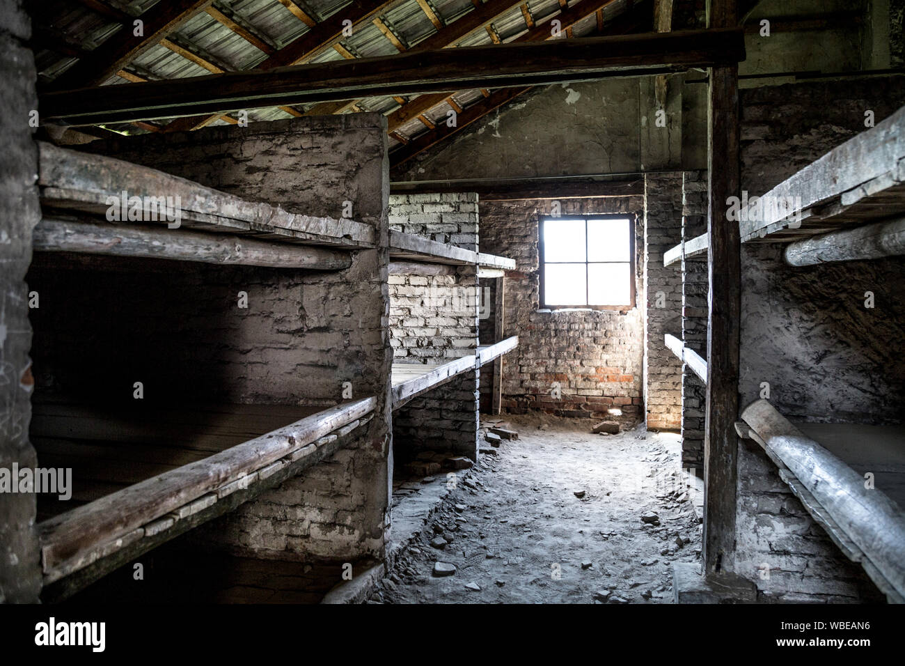 Interieur von Baracken, in denen die Gefangenen im Konzentrationslager Auschwitz-Birkenau aufbewahrt wurden, Polen Stockfoto
