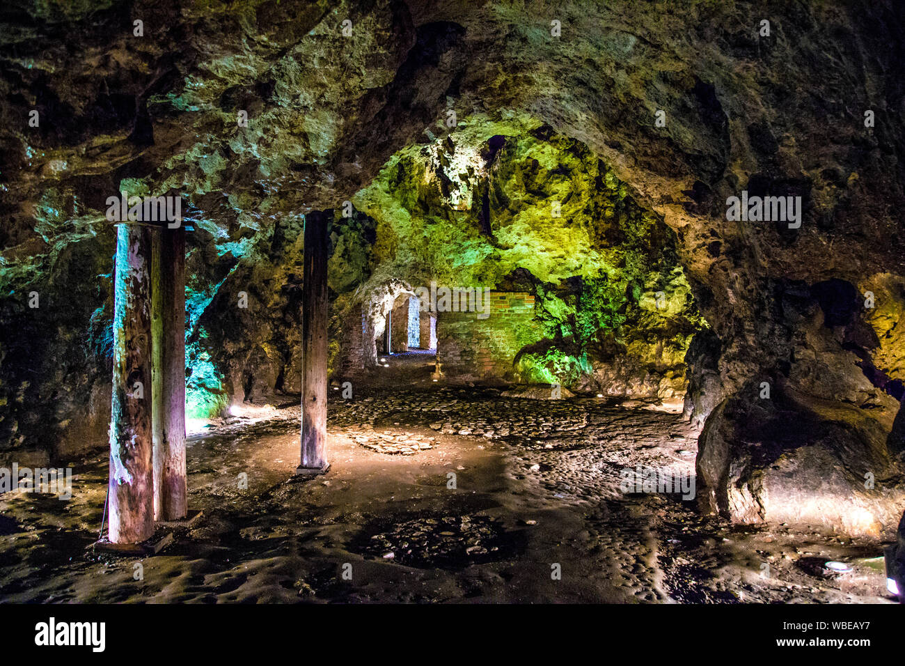 Dragon's Höhle (Smocza Jama) - eine Tropfsteinhöhle in der Wawel, wo das legendäre Dragon residierte, Krakau, Polen Stockfoto