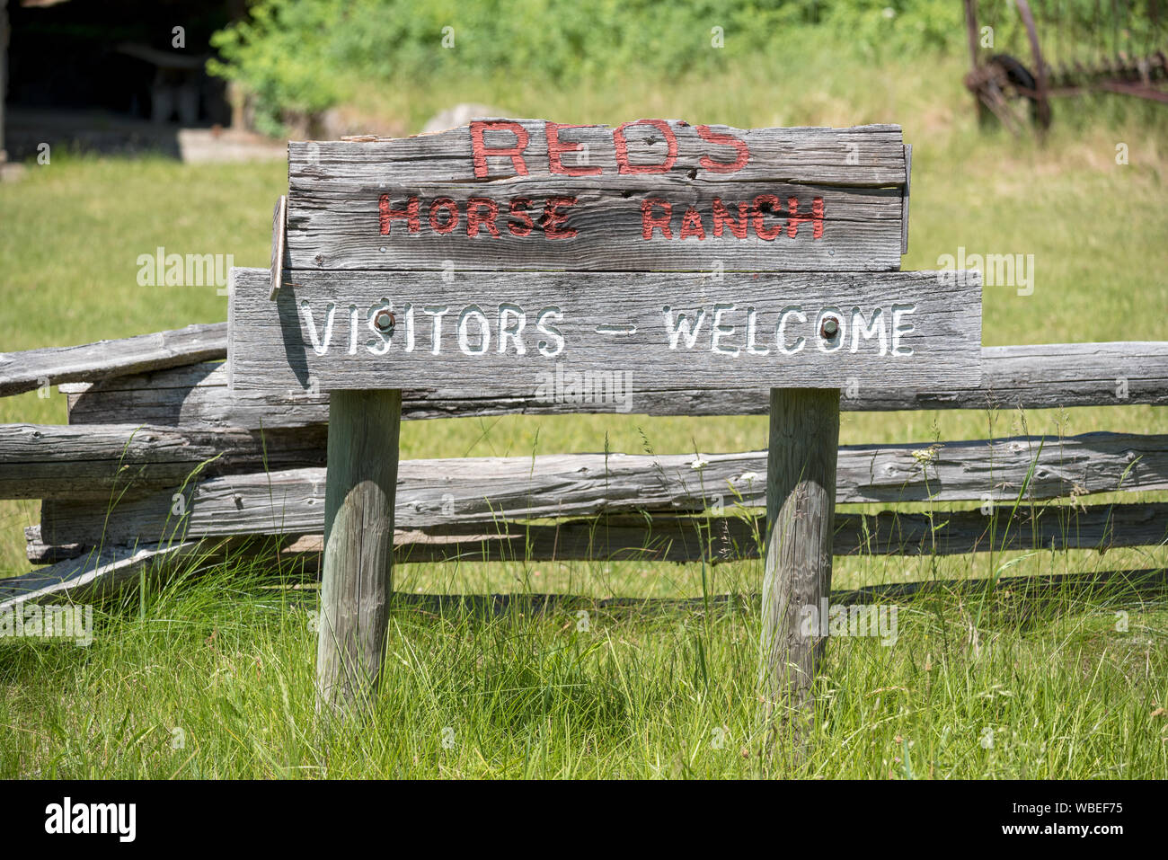 Unterschreiben Sie bei Reds Horse Ranch in Oregon Wallowa Mountains Willkommen. Stockfoto