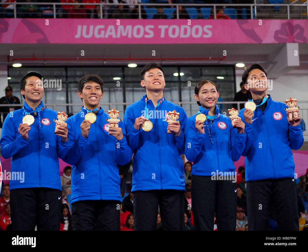 Taekwondo, Poomsae; Gold Medaillengewinner Alex Lee, Karyn Real, Andrew Lee, Ethan, Sonne und Sae-Jin Yi aus USA an der Lima 2019 Pan American Games Stockfoto
