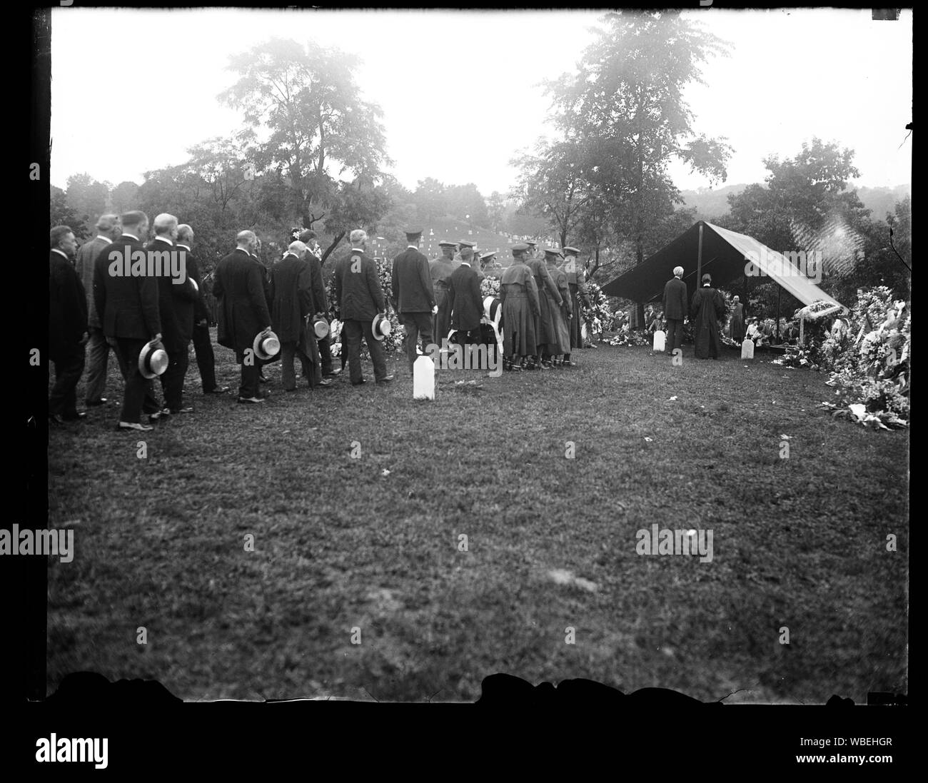 Beerdigung Abstract / Medium: 1 Negativ: Glas; 4 x 5 in. oder kleiner Stockfoto